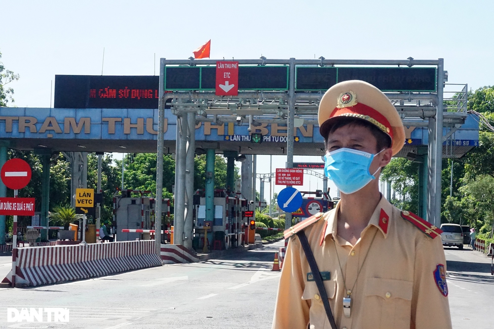 Rang mình trong "chảo lửa" thành Vinh chặn Covid-19