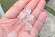 Cần Thơ bất ngờ xuất hiện mưa đá