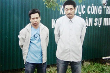 Nhóm sưa tặc sử dụng xe công khi “hành nghề”