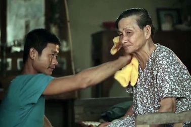 Chàng trai “quên” lấy vợ và ước mơ nồi thịt kho chiều 30 Tết cho người mẹ mù