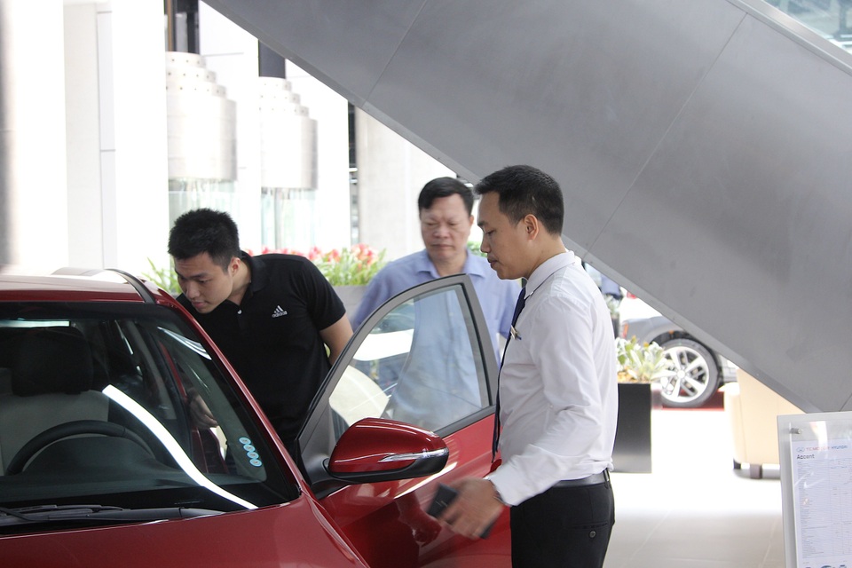 Phí trước bạ giảm 50%: Mua xe nội được giảm hàng trăm triệu đồng - 1 Phí trước bạ giảm 50%: Mua xe nội được giảm hàng trăm triệu đồng - 1