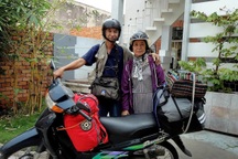 Người đàn ông U80 ở An Giang kể chuyện hơn một thập kỷ chở vợ đi phượt