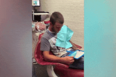 Người đàn ông bật khóc vì lần đầu tiên có đủ tự tin để mỉm cười