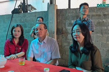 Trao hơn 323 triệu đồng đến gia đình bé trai mắc bệnh tan máu bẩm sinh