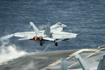 Uy lực máy bay chiến đấu "Ong bắp cày" trên tàu sân bay thăm Việt Nam