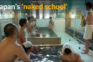 Nhật Bản mở “lớp học khỏa thân” nhằm hút khách tới nhà tắm công cộng
