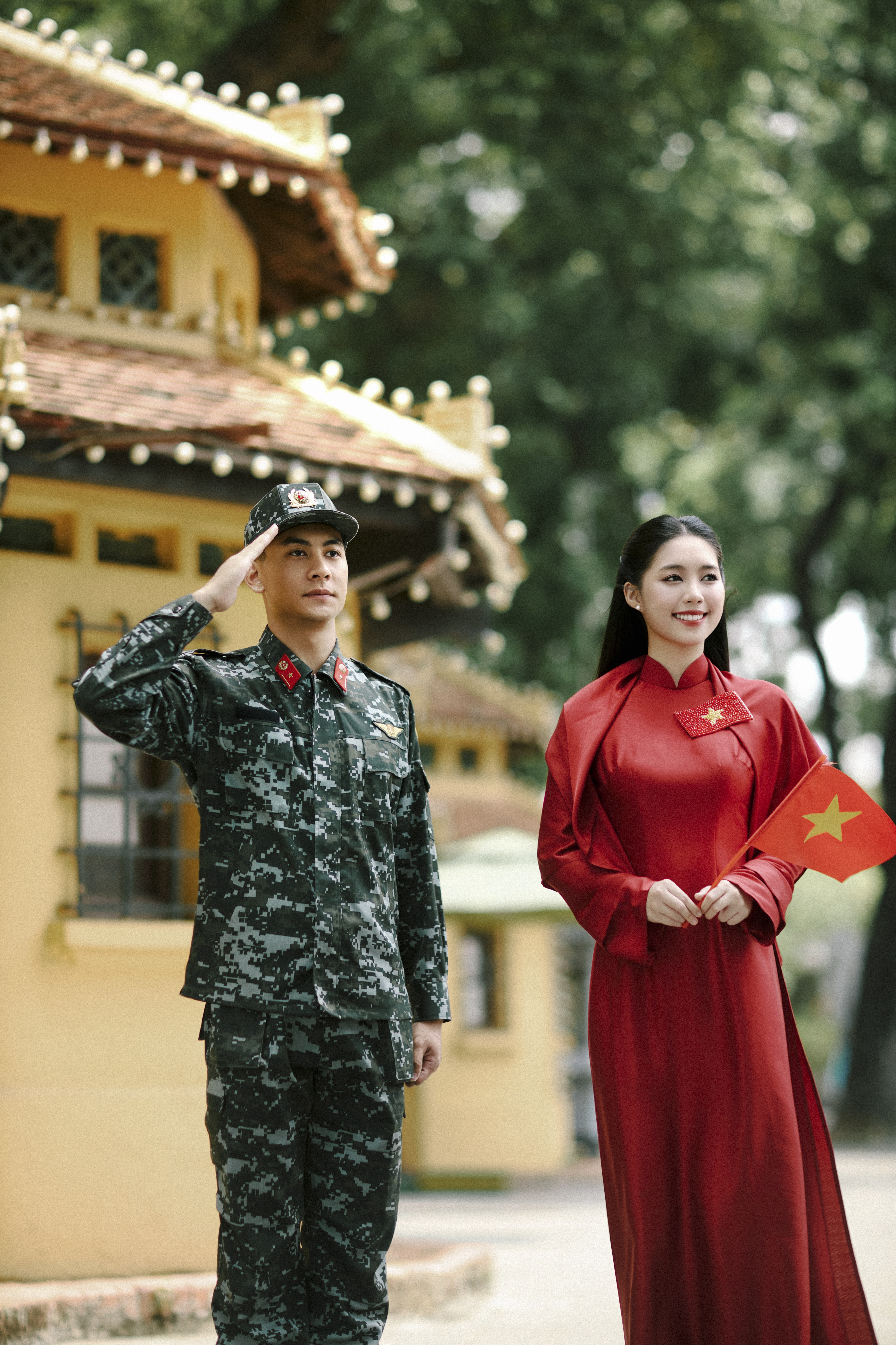 Thiếu úy cảnh vệ sánh vai cùng với top 3 Hoa hậu Việt Nam - 2 Thiếu úy cảnh vệ sánh vai cùng với top 3 Hoa hậu Việt Nam - 2