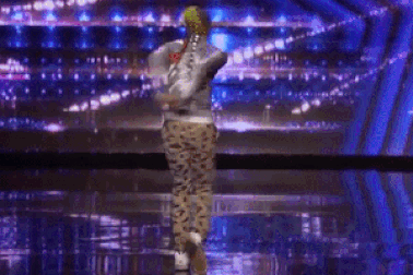 “Nhức nhối” với màn nhảy múa xoắn vặn cơ thể