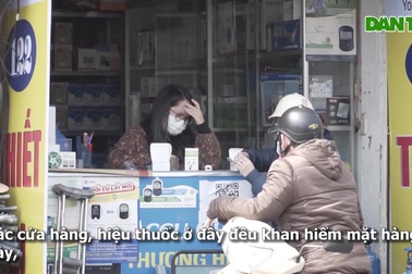 Kit test Covid-19 "cháy hàng" khi người dân Hà Nội đổ xô đi mua