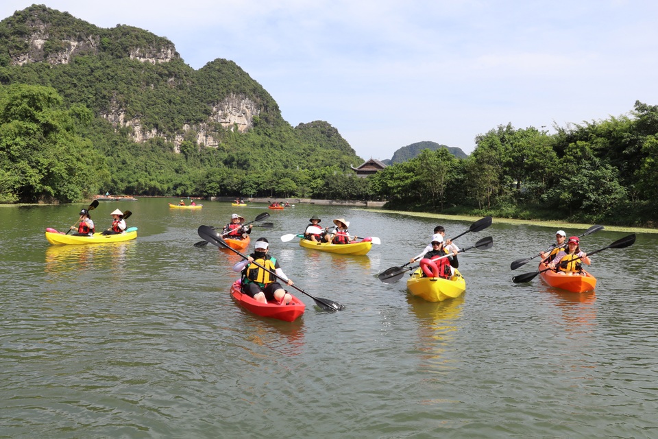 Chèo thuyền kayak khám phá di sản thế giới Tràng An - 1 Chèo thuyền kayak khám phá di sản thế giới Tràng An - 1