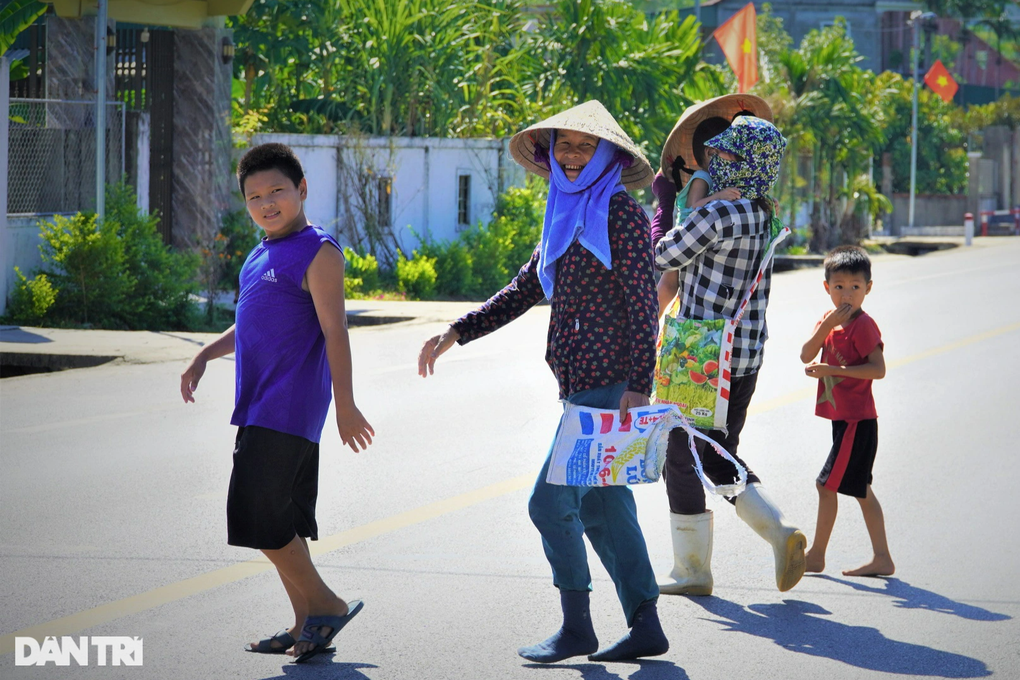 Lên núi gom thần dược, nhặt tiền với loại quả dại một thời không ai thiết - 11 Lên núi gom thần dược, nhặt tiền với loại quả dại một thời không ai thiết - 11