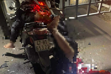 Tông vào xe tải đỗ bên đường, 2 thanh niên tử vong tại chỗ