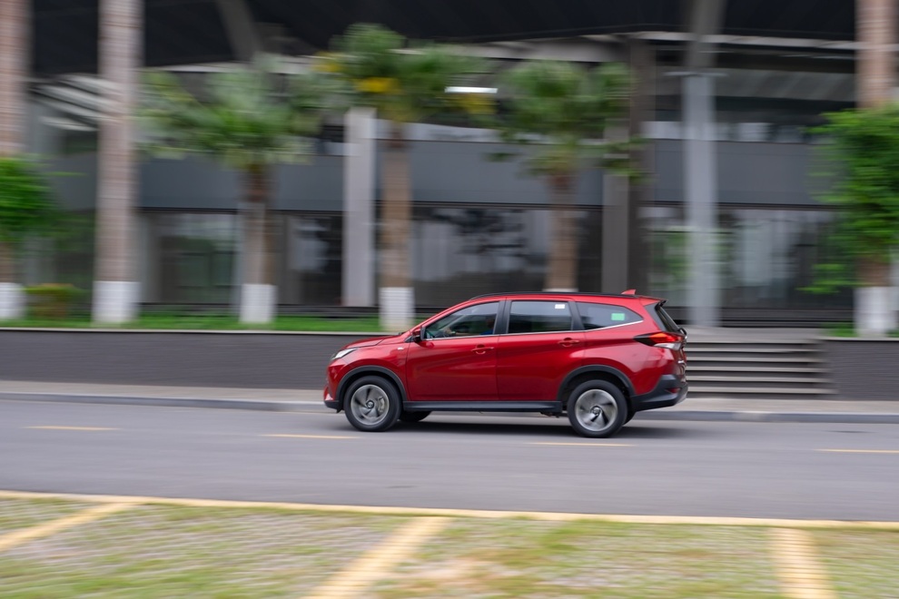 Toyota Rush - chất SUV trên một mẫu xe 7 chỗ cho gia đình - 5 Toyota Rush - chất SUV trên một mẫu xe 7 chỗ cho gia đình - 5
