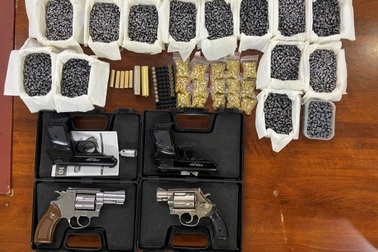 Bắt nữ quái đang vận chuyển "hàng nóng" giao cho khách