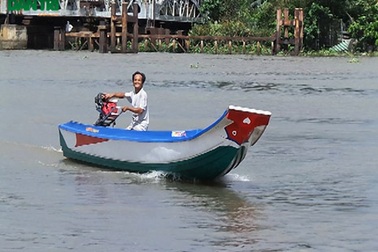 Chiếc ghe “mơ ước” đã đến với “hiệp sĩ” từng cứu gần 200 người trên sông