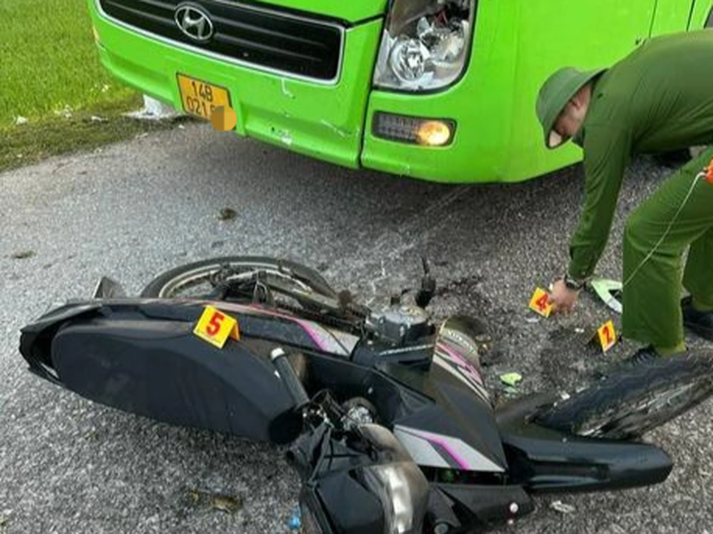 Tài xế ô tô khách bị khởi tố vì tông người đi xe máy tử vong - 1 Tài xế ô tô khách bị khởi tố vì tông người đi xe máy tử vong - 1