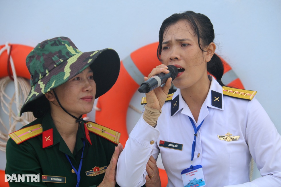 Tiếng hát của con gái liệt sỹ ngày trở lại Gạc Ma - 8