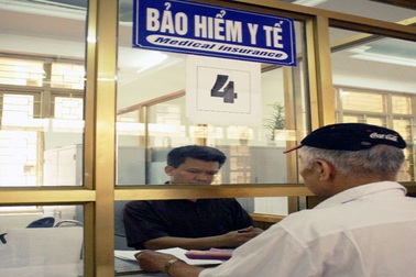 Người tham gia BHYT giảm vì phải mua theo hộ gia đình?