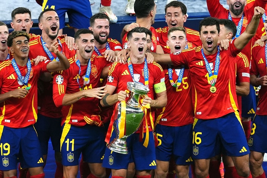 유로 2024 우승 후 상금에 휩싸인 스페인 - 1 Tây Ban Nha bơi trong tiền sau khi vô địch Euro 2024 - 1