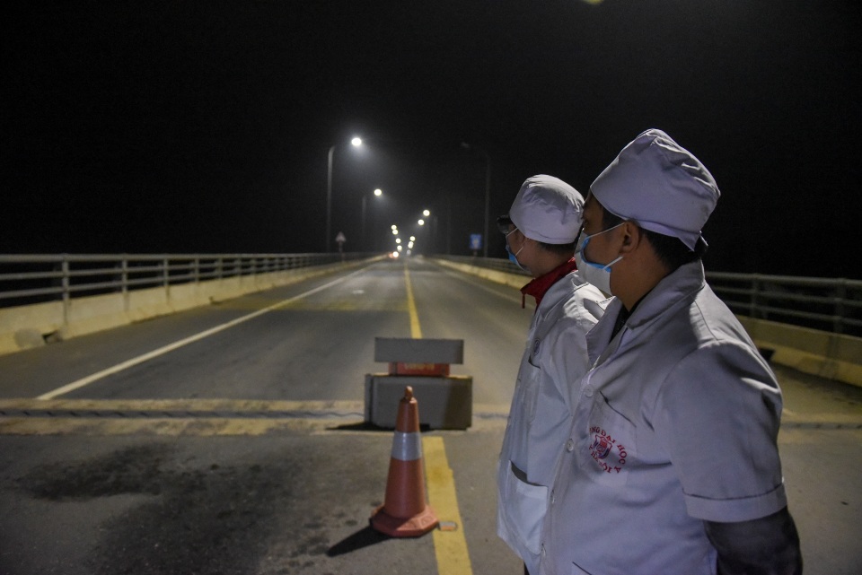 Trắng đêm đo thân nhiệt tại cửa ngõ Phú Thọ tiếp giáp Hà Nội - 11 Trắng đêm đo thân nhiệt tại cửa ngõ Phú Thọ tiếp giáp Hà Nội - 11