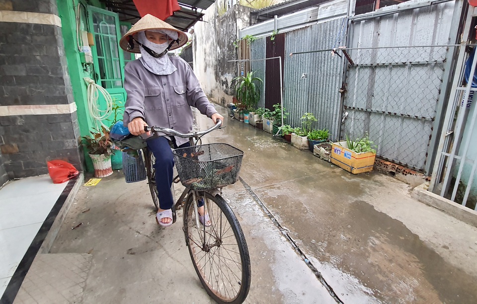 Người phụ nữ nhặt ve chai trả lại bịch vàng cho người đánh mất - 3 Người phụ nữ nhặt ve chai trả lại bịch vàng cho người đánh mất - 3