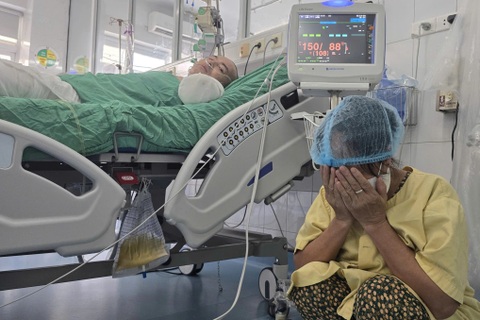 Bỏng điện nghiêm trọng, người bố 4 con mất đôi tay, khó giữ chân phải