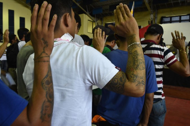 Vì sao ông Duterte "dứt tình" với cảnh sát?