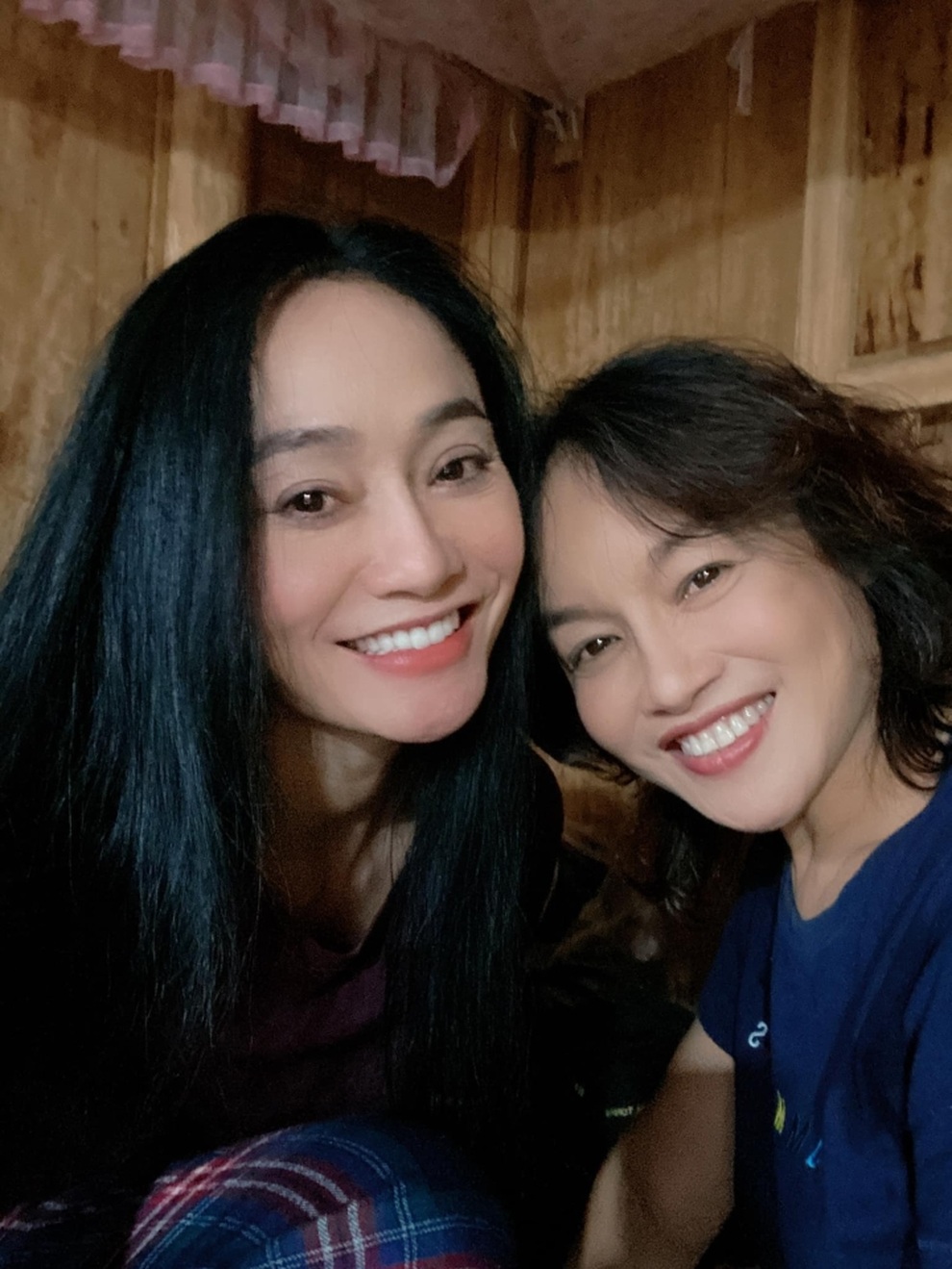 Bà Xuân Quách Thu Phương tái ngộ bà Bích Tú Oanh trong phim mới - 4 Bà Xuân Quách Thu Phương tái ngộ bà Bích Tú Oanh trong phim mới - 4