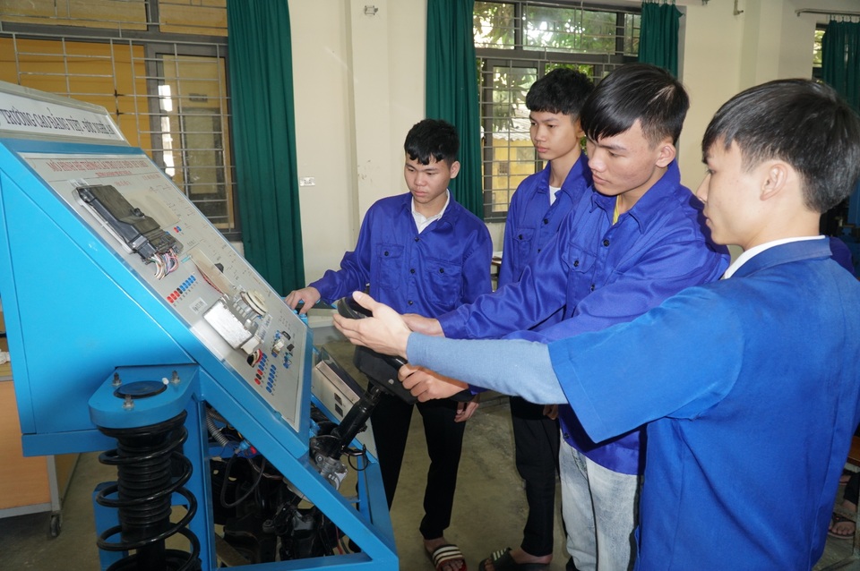 Nghệ An: Nhiều chính sách hỗ trợ đồng bào dân tộc thiểu số học nghề - 3 Nghệ An: Nhiều chính sách hỗ trợ đồng bào dân tộc thiểu số học nghề - 3