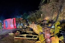 Xe khách tông liên hoàn, 3 người về quê đón Tết tử vong