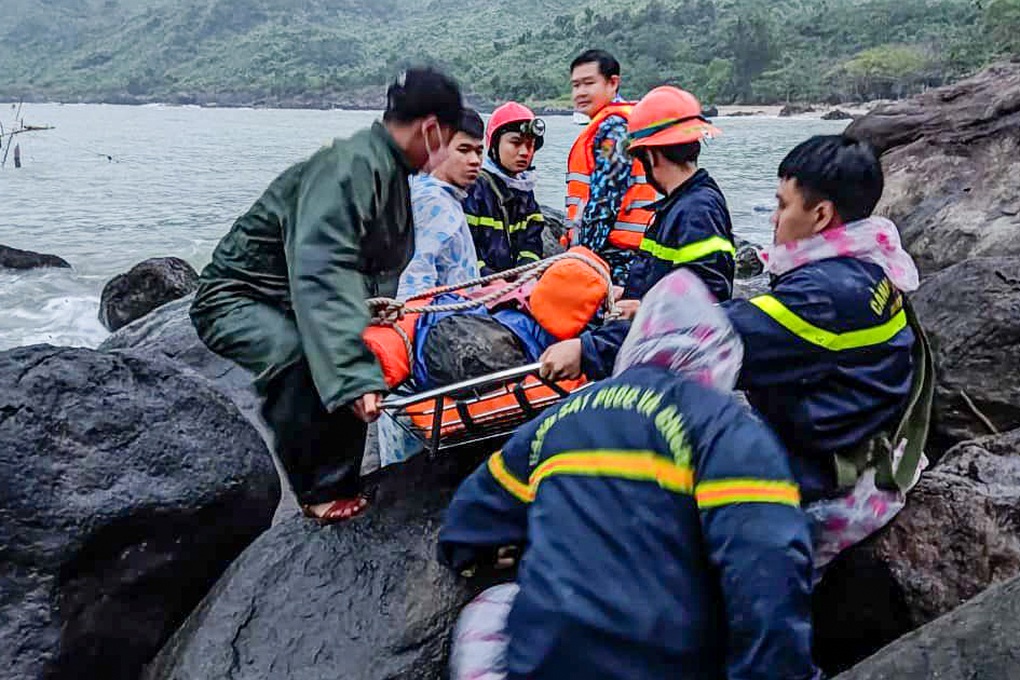 Phượt thủ nhớ tô mì nóng dưới vực sâu, xúc động ôm chầm từng ân nhân - 2 Phượt thủ nhớ tô mì nóng dưới vực sâu, xúc động ôm chầm từng ân nhân - 2