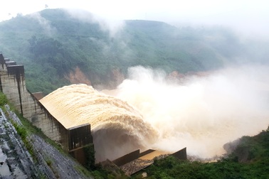 Cảnh báo mưa lớn, Quảng Nam tăng cường chỉ đạo di dời dân