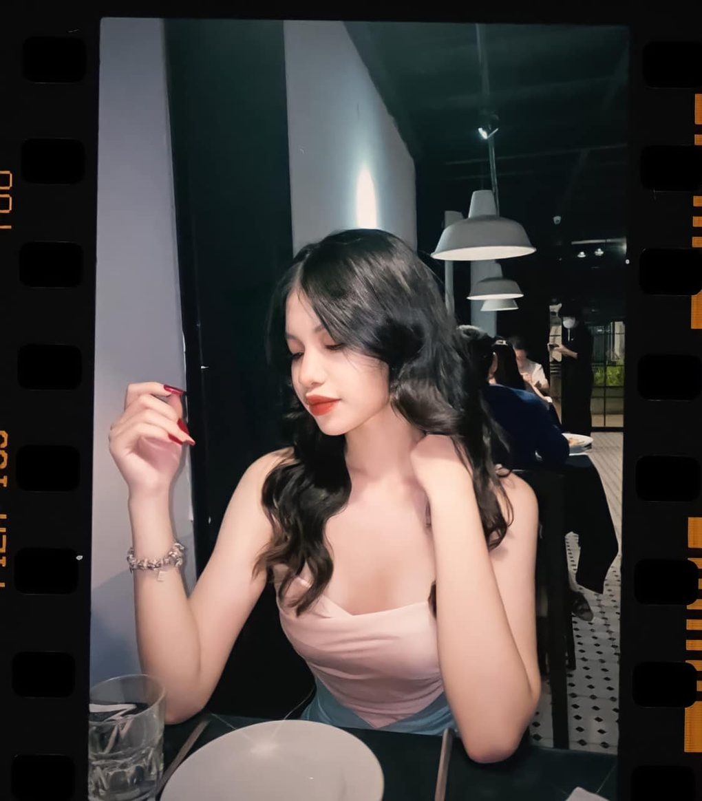 Nữ diễn viên Gen Z phim Bão ngầm đạt điểm 10 môn tiếng Anh thi tốt nghiệp - 4 Nữ diễn viên Gen Z phim Bão ngầm đạt điểm 10 môn tiếng Anh thi tốt nghiệp - 4