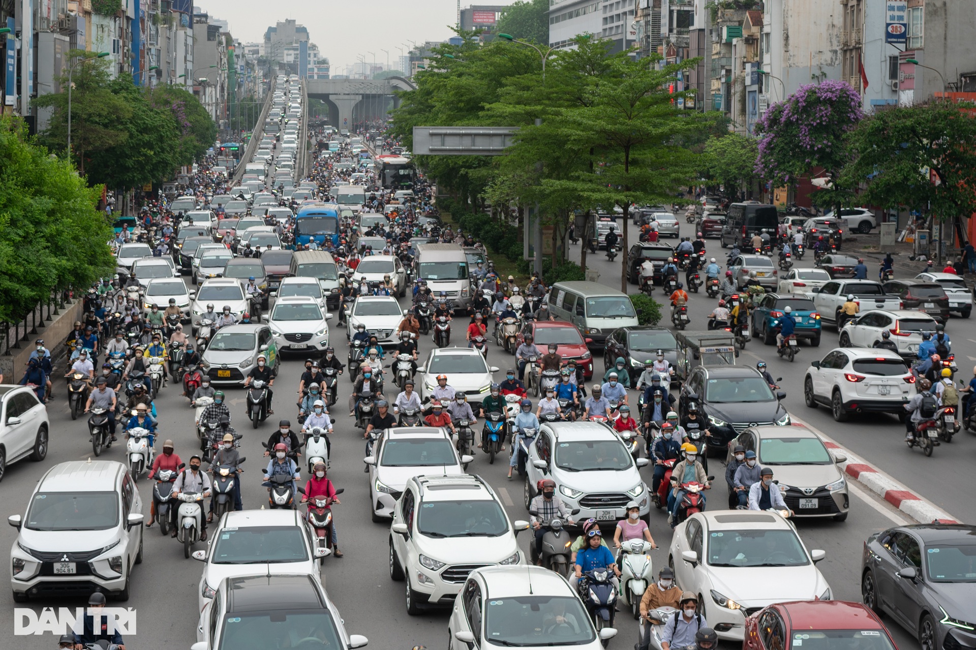 Ngày đầu đi làm sau nghỉ lễ: Giao thông Hà Nội đông đúc, ùn tắc nhiều phố - 2