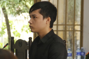 Khó chịu vì tiếng pháo nổ, dùng cây củi đánh chết người