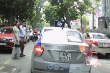 Người đẹp cư xử cũng đẹp khi tham gia giao thông