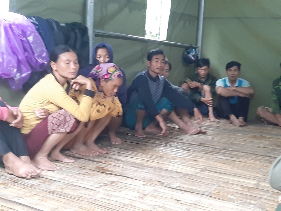 Nguy cơ sạt lở, huyện biên giới Việt - Lào sơ tán gấp hàng trăm người dân - 10 Nguy cơ sạt lở, huyện biên giới Việt - Lào sơ tán gấp hàng trăm người dân - 10