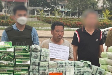 Cảnh sát mật phục, vây bắt người đàn ông vận chuyển hơn 200kg ma túy