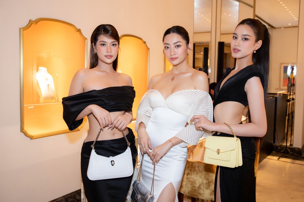 Hương Giang lạ lẫm với tóc tém, Thanh Hằng đeo trang sức 5 tỷ đồng - 9 Hương Giang lạ lẫm với tóc tém, Thanh Hằng đeo trang sức 5 tỷ đồng - 9