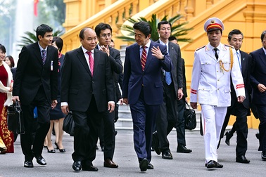 Lễ đón trọng thể Thủ tướng Nhật Bản Shinzo Abe tại Phủ Chủ tịch