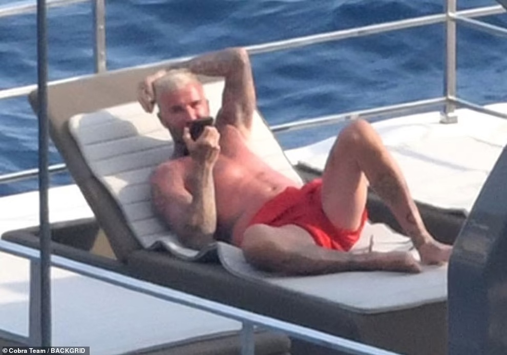 David Beckham tận hưởng kỳ nghỉ xa hoa trên du thuyền tại Italy - 4 David Beckham tận hưởng kỳ nghỉ xa hoa trên du thuyền tại Italy - 4