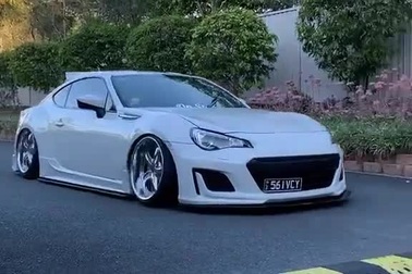 "Độ" xe gầm thấp và cái kết "cười ra nước mắt"