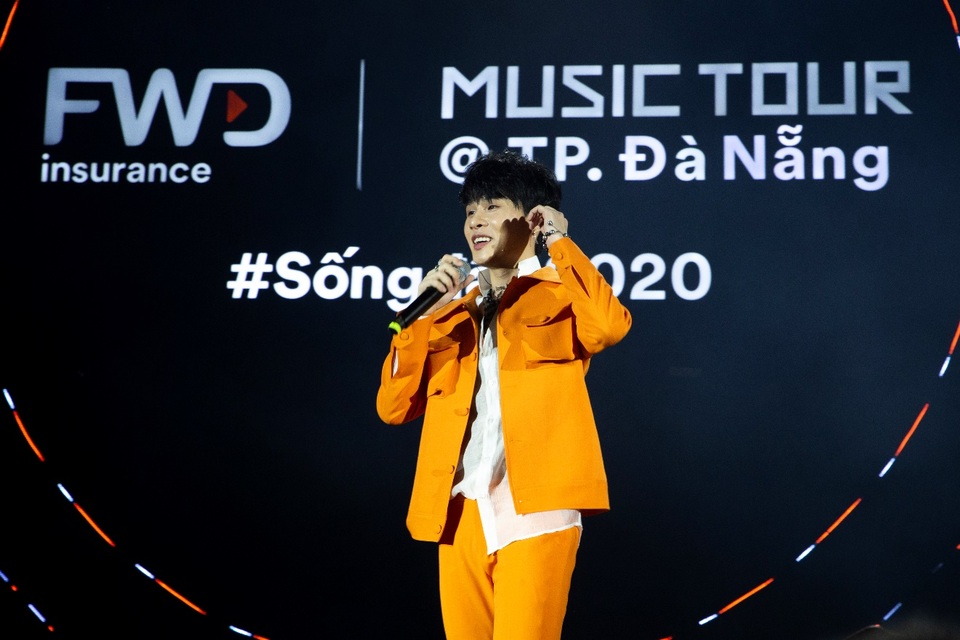 Dế Choắt hội ngộ Jack tại sân khấu FWD Music Tour, hàng triệu fan yêu nhạc “vỡ òa” - 2 Dế Choắt hội ngộ Jack tại sân khấu FWD Music Tour, hàng triệu fan yêu nhạc “vỡ òa” - 2
