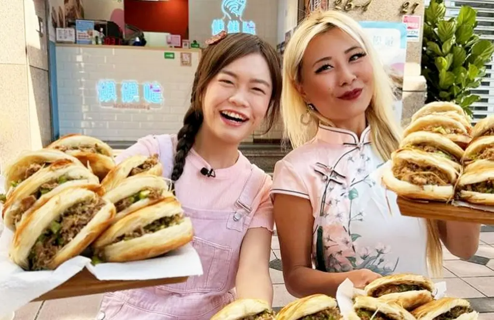 10 phút ăn hết 100 chiếc bánh bao, cô gái kiếm bộn tiền do ăn nhanh và khỏe - 1 10 phút ăn hết 100 chiếc bánh bao, cô gái kiếm bộn tiền do ăn nhanh và khỏe - 1