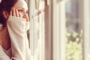 Nhà chồng lạnh lùng, coi thường vì khinh con dâu ít học