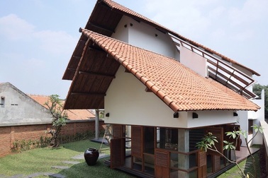 Ngôi nhà có mái kỳ lạ như sắp sập gây "nghiện" ngay khi nhìn