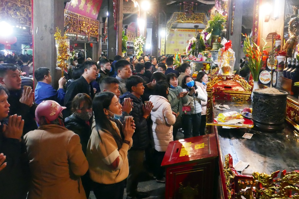 Hàng vạn người dự chợ Viềng trong nỗi lo dịch viêm phổi corona - 4