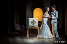 Cặp đôi đưa nhau ra nghĩa địa chụp ảnh cưới có cả quan tài và vòng hoa