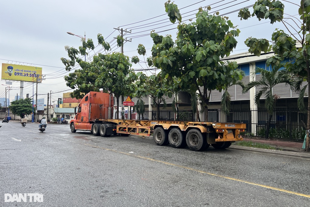 Một người tử vong dưới mưa ở TPHCM, công an nhanh chóng tìm ra nguyên nhân - 2