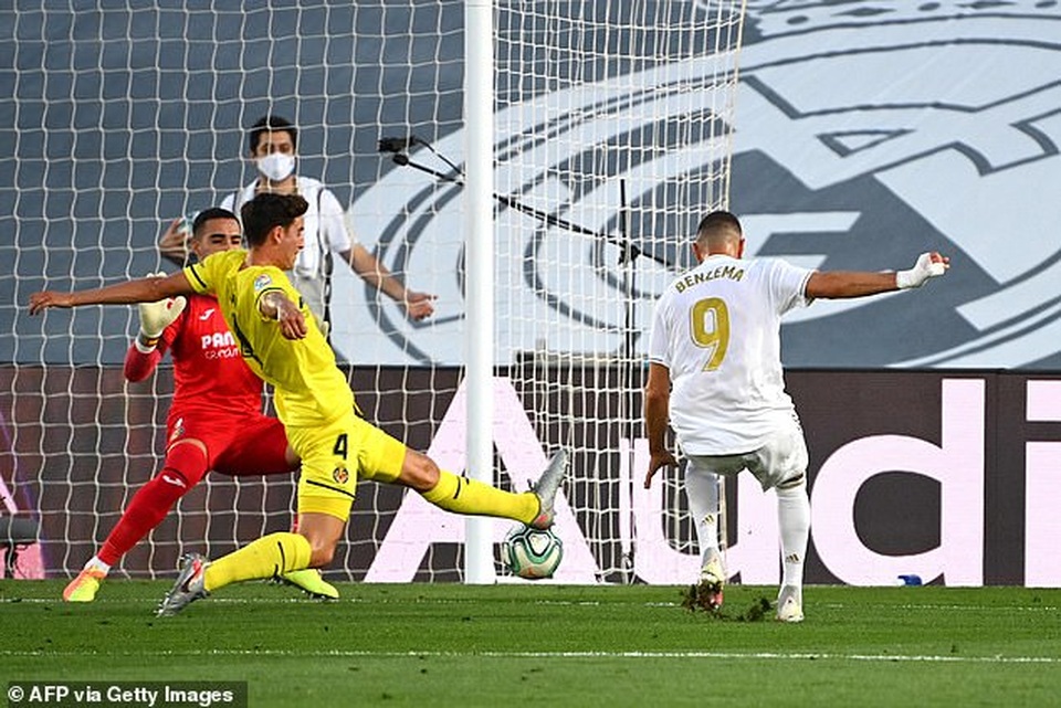 Benzema lập cú đúp, Real Madrid vô địch La Liga lần thứ 34 - 5 Benzema lập cú đúp, Real Madrid vô địch La Liga lần thứ 34 - 5